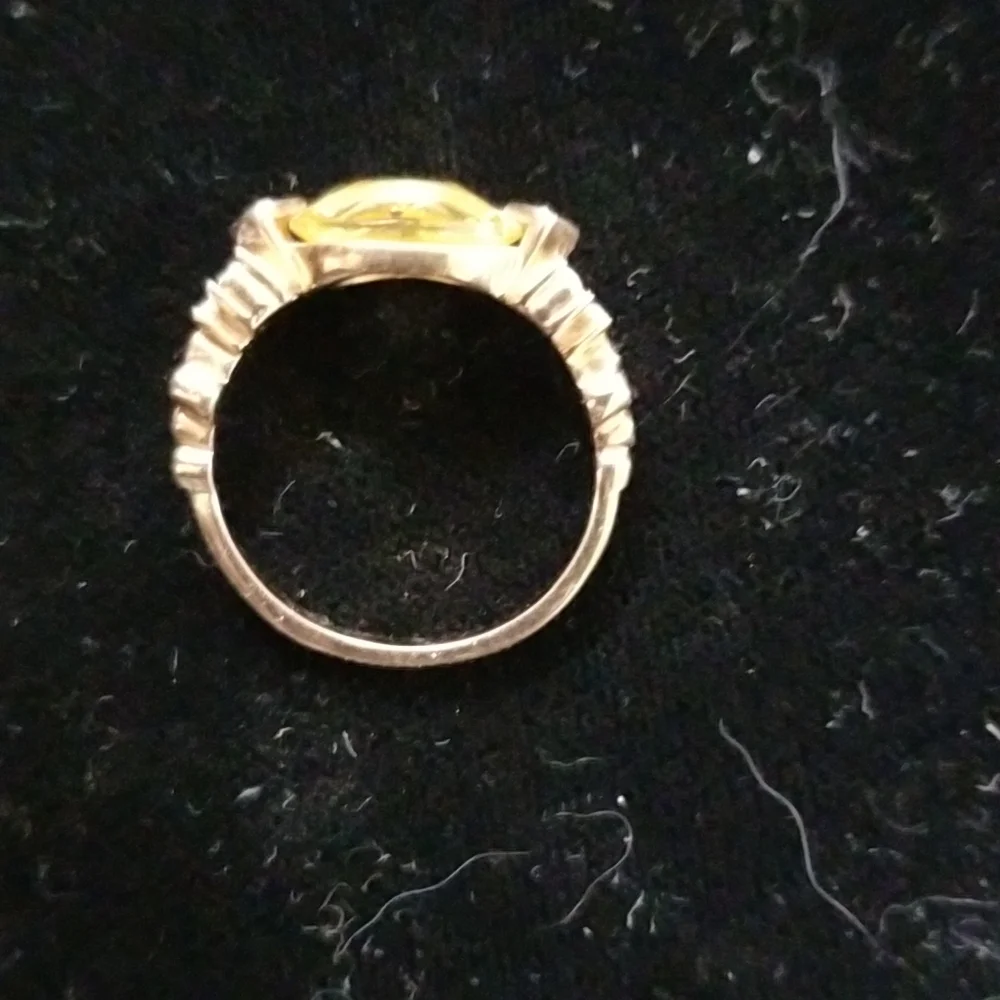 Ring - Picture 2 of 4